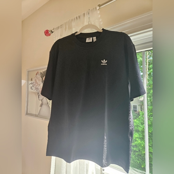 ADIDAS black tee shirt with colorful logo on the back - Picture 6 of 6